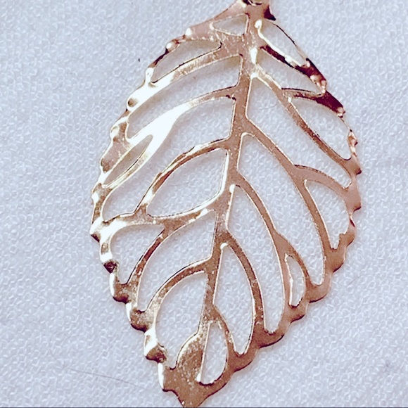 🎉HOST PICK🎉 ❣️$25/3❣️ Two Gold Leaves Necklace - Picture 5 of 10